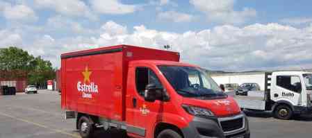 Renove de camioneta de reparto - CARBÒNIQUES OLOT Renove de camioneta de reparto - CARBÒNIQUES OLOT